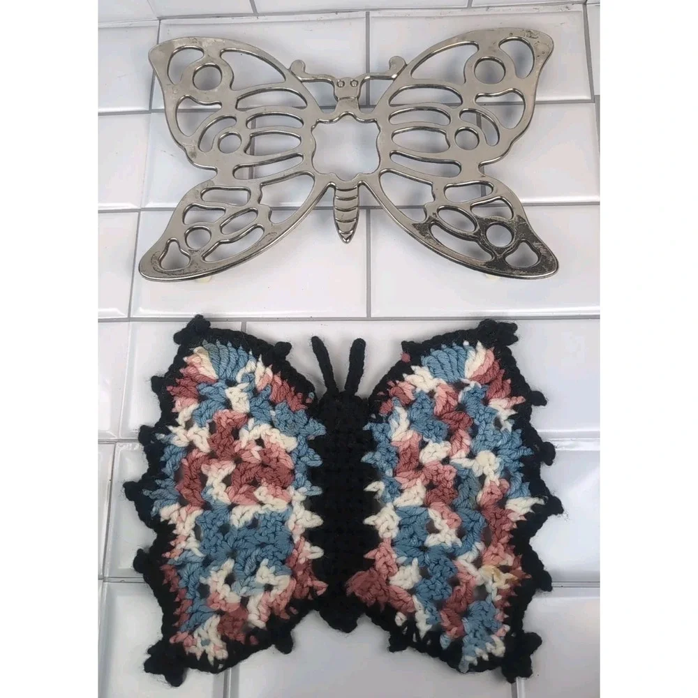 Trivet Set Vintage Butterfly Granny Square Crochet & Metal Footed Trivet 11